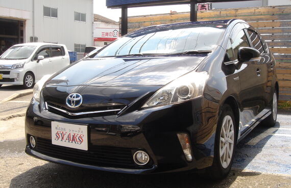 7人乗りプリウスαのお買い得車です！！！カラーは人気の黒です！お早めに！
