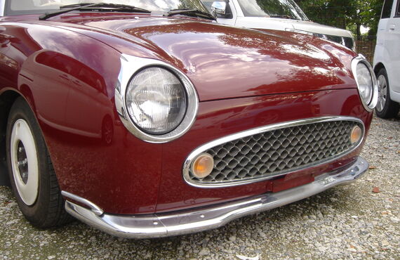 全塗装済の日産フィガロです。車高調・マフラーも入っています。このお車の価値が分かる方に乗って頂きたいです。